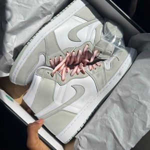 Jordan 1 Retro High OG Seafoam (w)